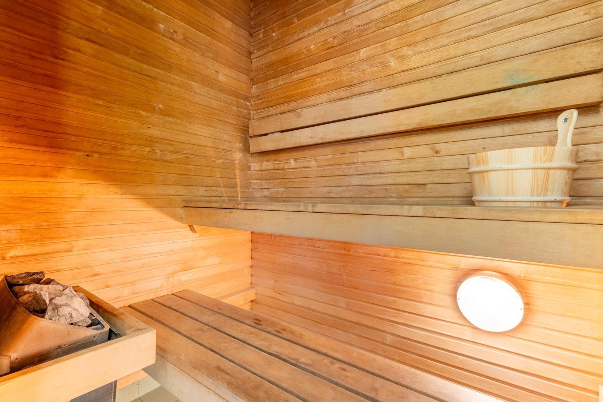 Center With Free Parking And Sauna